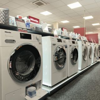 SLYŠÍTE SVOJI PRAČKU? 🤔 ❗️Pračka by neměla být slyšet, proto je každý přístroj Miele testován nejen s ohledem na mimořádně...
